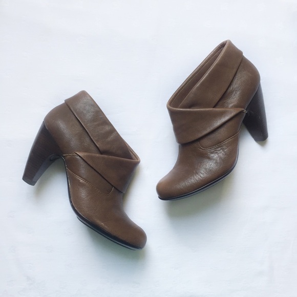 Söfft Freeda Foldover Ankle Booties - Picture 1 of 8